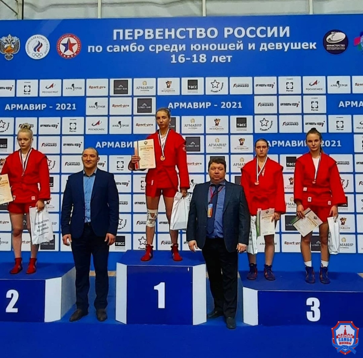 Во второй день Первенства России по самбо московские самбисты завоевали 5 медалей