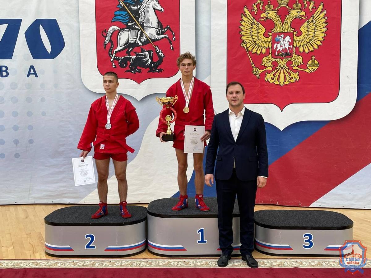 Чемпионат Москвы по самбо среди мужчин и женщин и боевому самбо прошел в "Самбо-70"