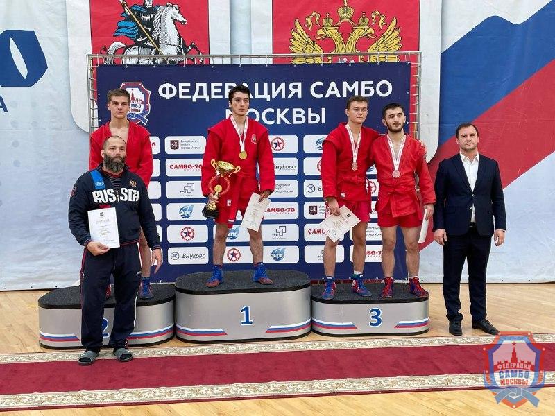 Чемпионат Москвы по самбо среди мужчин и женщин и боевому самбо прошел в "Самбо-70"