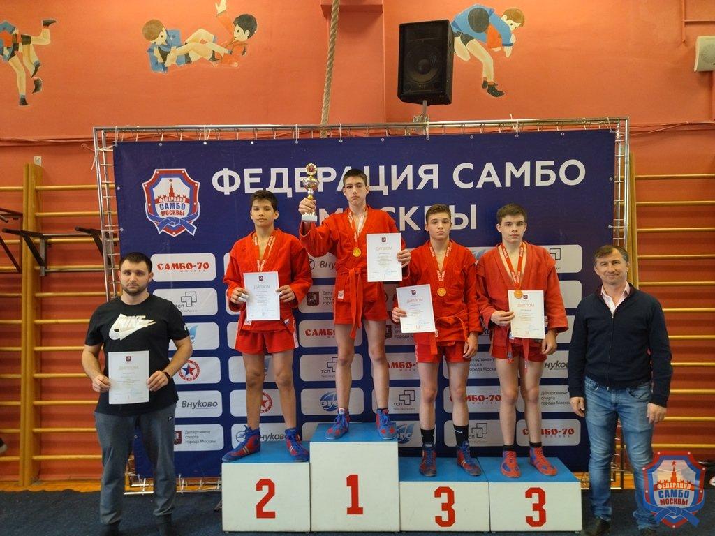 Первенство Москвы по самбо среди юношей и девушек 12-14 лет собрало более 300 самбистов