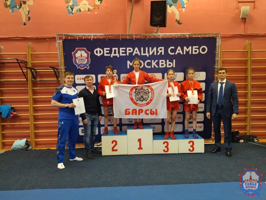 Первенство Москвы по самбо среди юношей и девушек 12-14 лет собрало более 300 самбистов