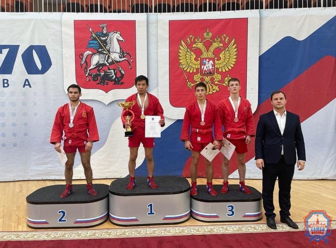 Чемпионат Москвы по самбо среди мужчин и женщин и боевому самбо прошел в "Самбо-70"