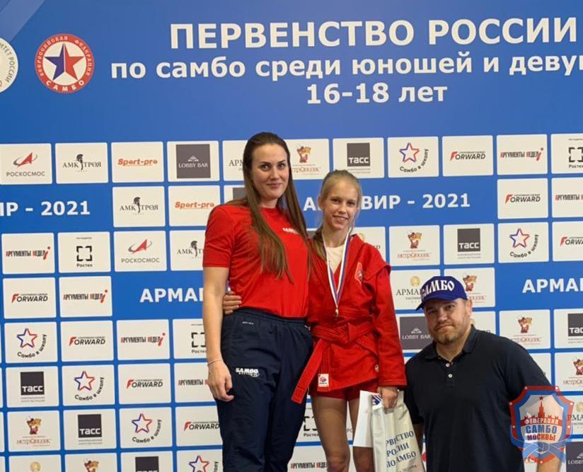 Первенство России по самбо среди юношей и девушек стартовало в Армавире
