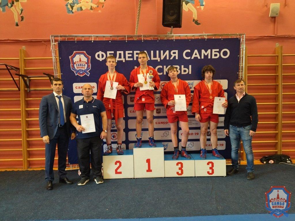 Первенство Москвы по самбо среди юношей и девушек 12-14 лет собрало более 300 самбистов