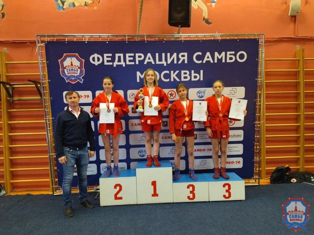Первенство Москвы по самбо среди юношей и девушек 12-14 лет собрало более 300 самбистов