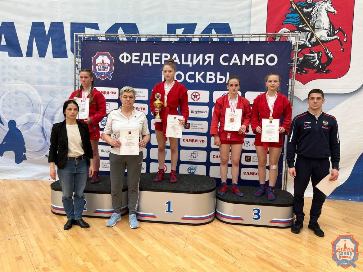Завершилось Первенство Москвы по самбо среди юношей и девушек 14-16 лет