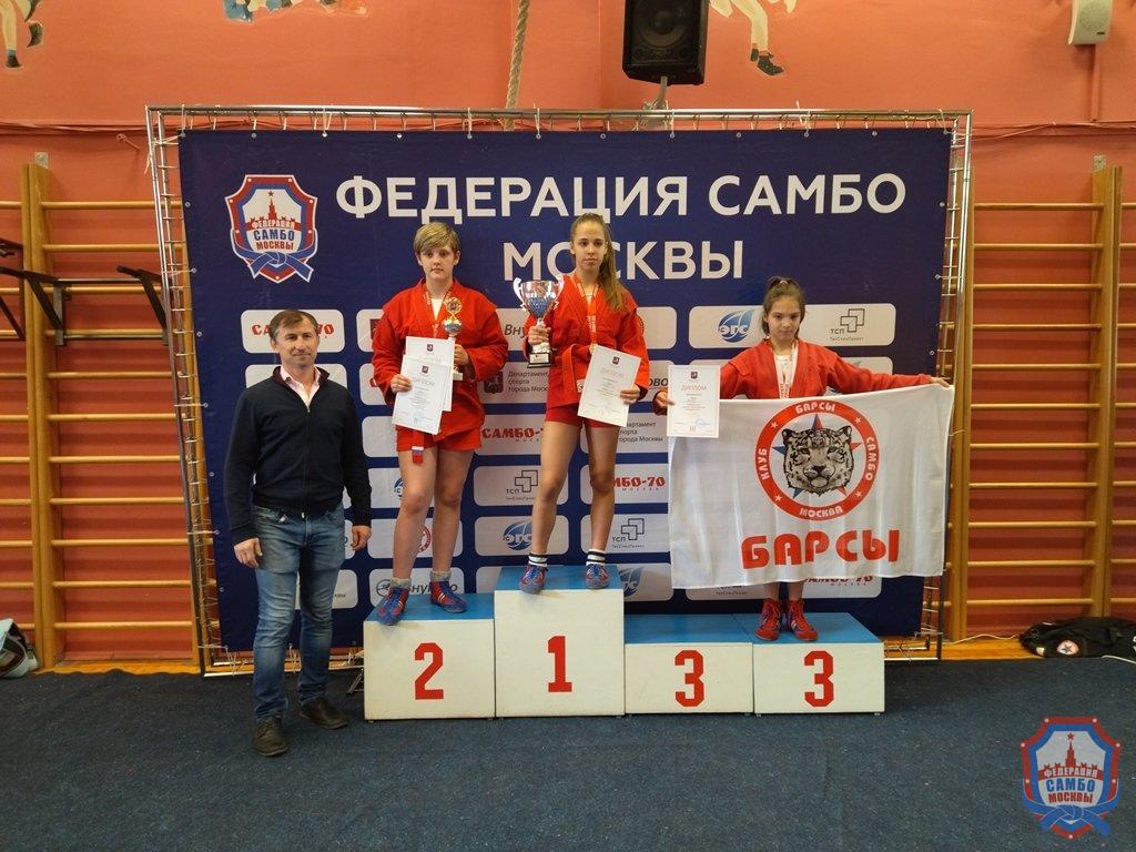 Первенство Москвы по самбо среди юношей и девушек 12-14 лет собрало более 300 самбистов