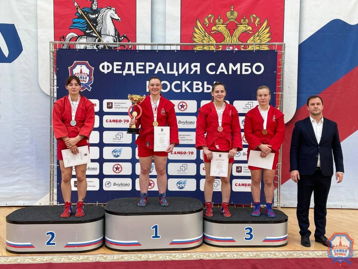 Чемпионат Москвы по самбо среди мужчин и женщин и боевому самбо прошел в "Самбо-70"