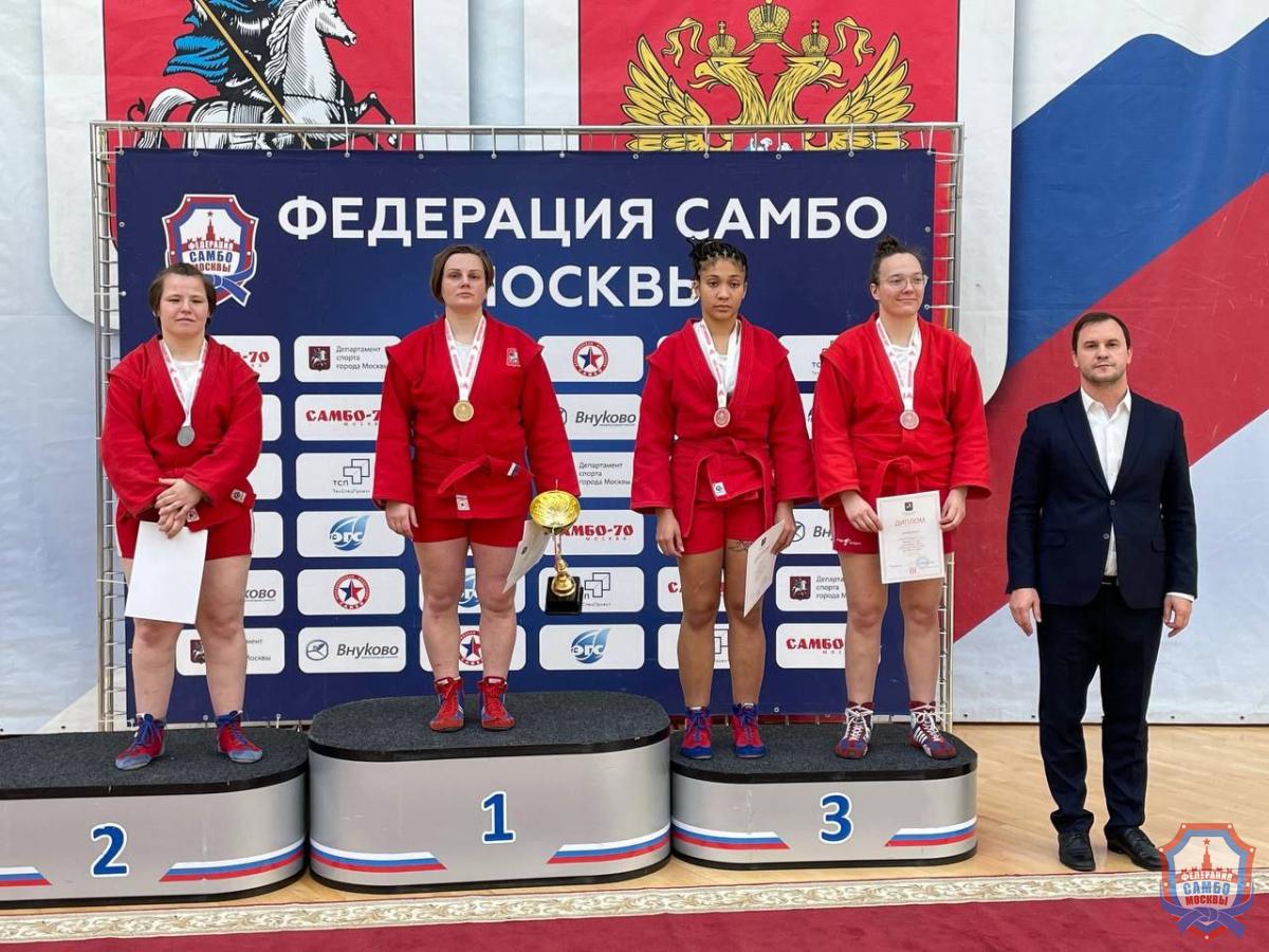 Чемпионат Москвы по самбо среди мужчин и женщин и боевому самбо прошел в "Самбо-70"