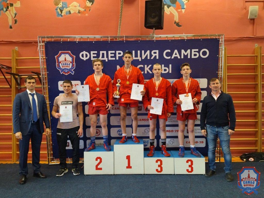 Первенство Москвы по самбо среди юношей и девушек 12-14 лет собрало более 300 самбистов