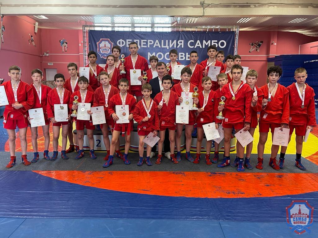 Первенство Москвы по самбо среди юношей и девушек 12-14 лет собрало 367 участников
