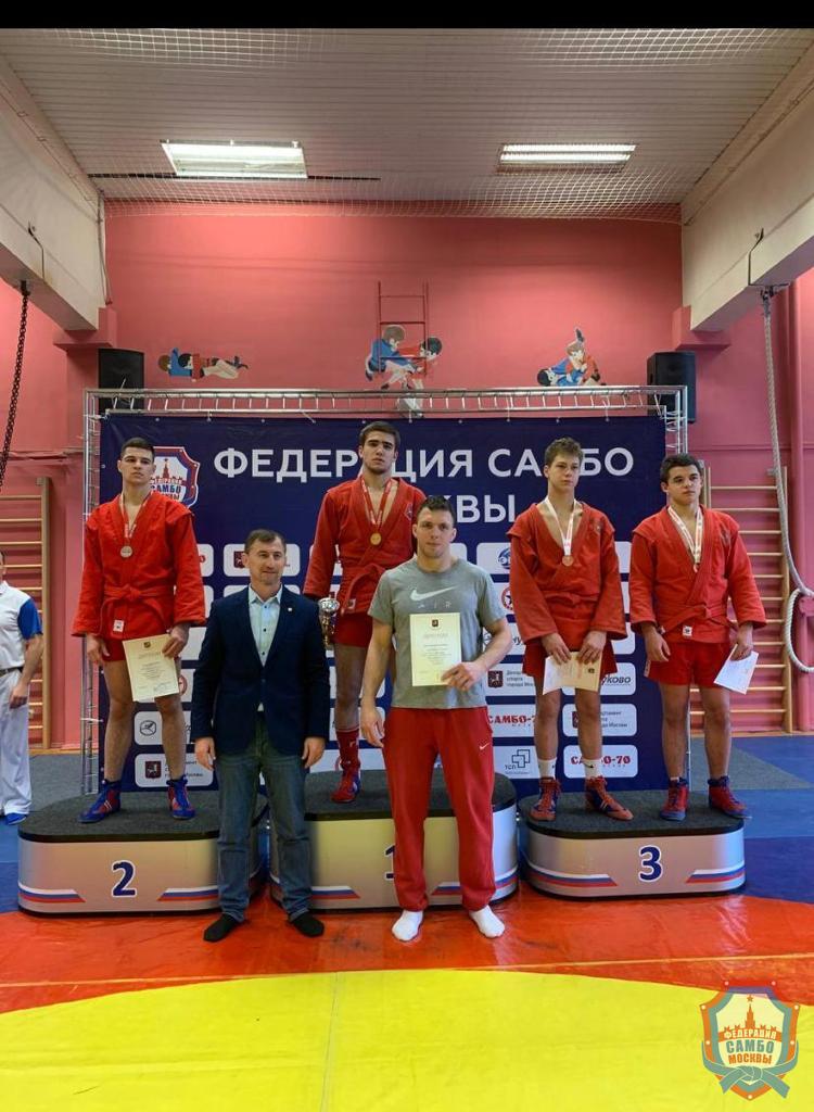Первенство Москвы по самбо среди юношей и девушек 16-18 лет прошло в "Самбо-70"
