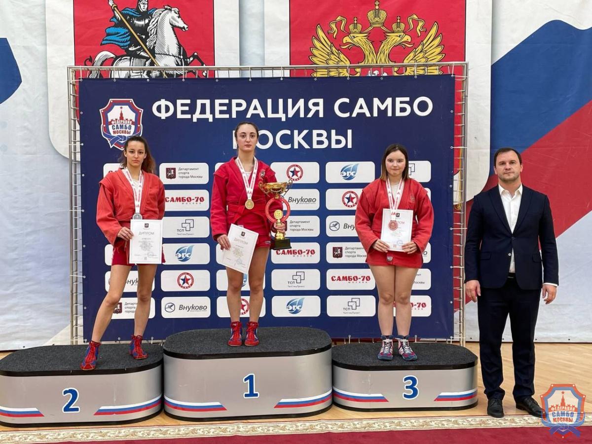 Чемпионат Москвы по самбо среди мужчин и женщин и боевому самбо прошел в "Самбо-70"
