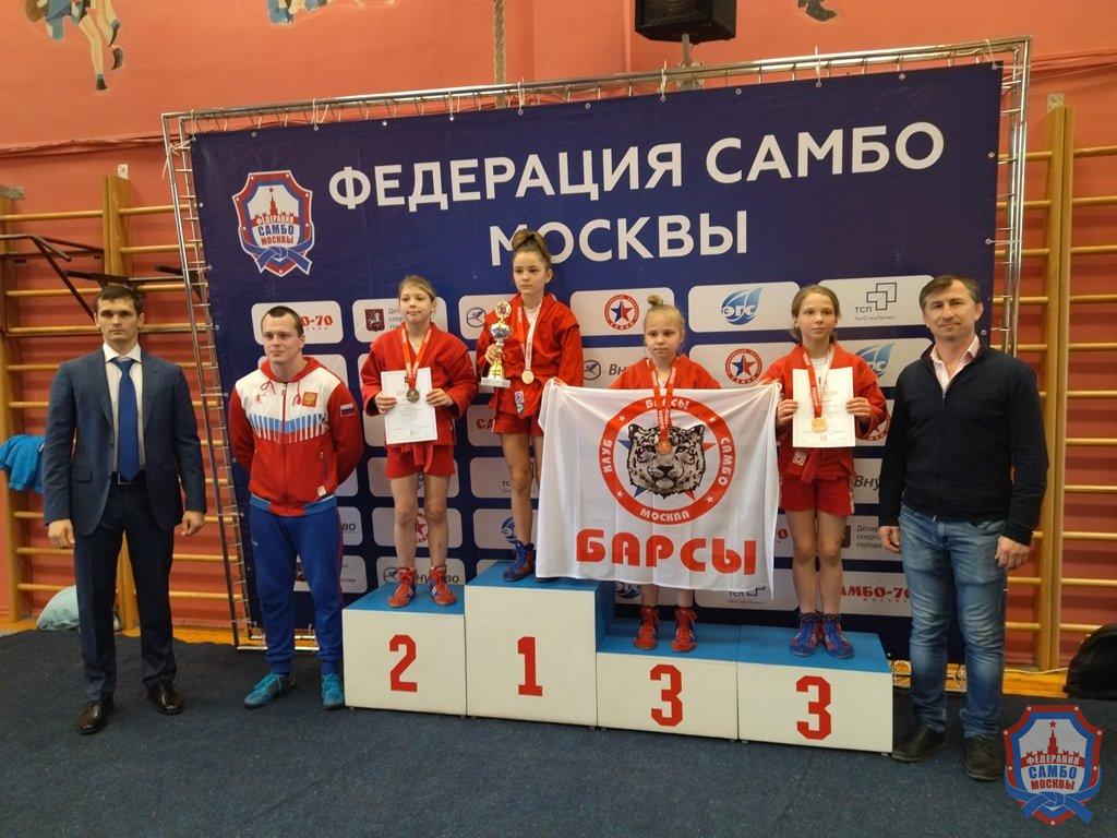 Первенство Москвы по самбо среди юношей и девушек 12-14 лет собрало более 300 самбистов