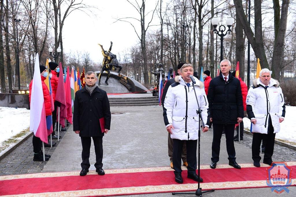 В Москве открыли Мемориал основоположникам борьбы самбо В. Спиридонову, В. Ощепкову и А. Харлампиеву