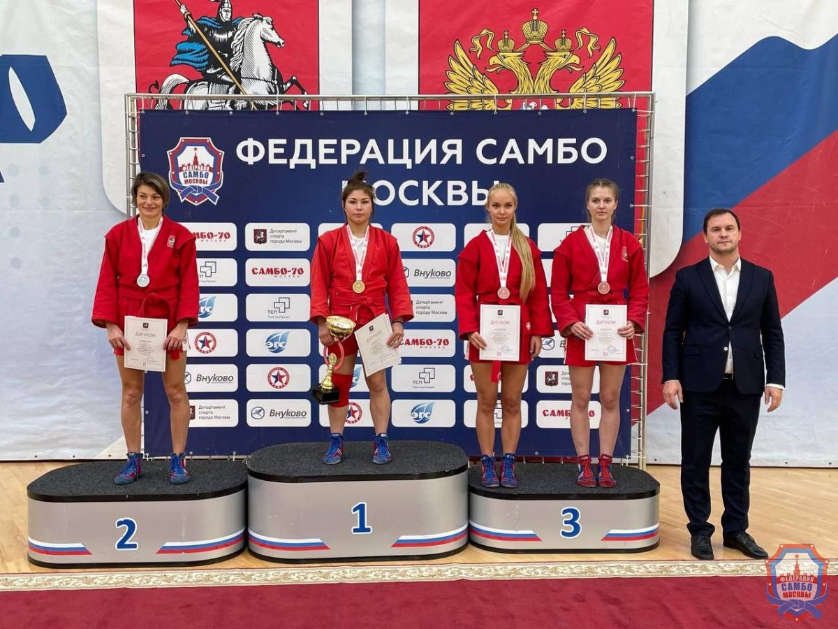 Чемпионат Москвы по самбо среди мужчин и женщин и боевому самбо прошел в "Самбо-70"