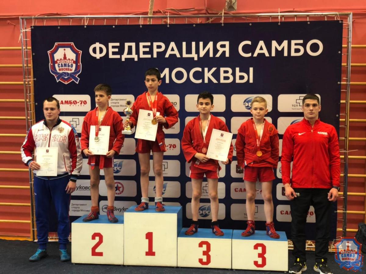 Первенство Москвы по самбо среди юношей и девушек 12-14 лет собрало более 300 самбистов