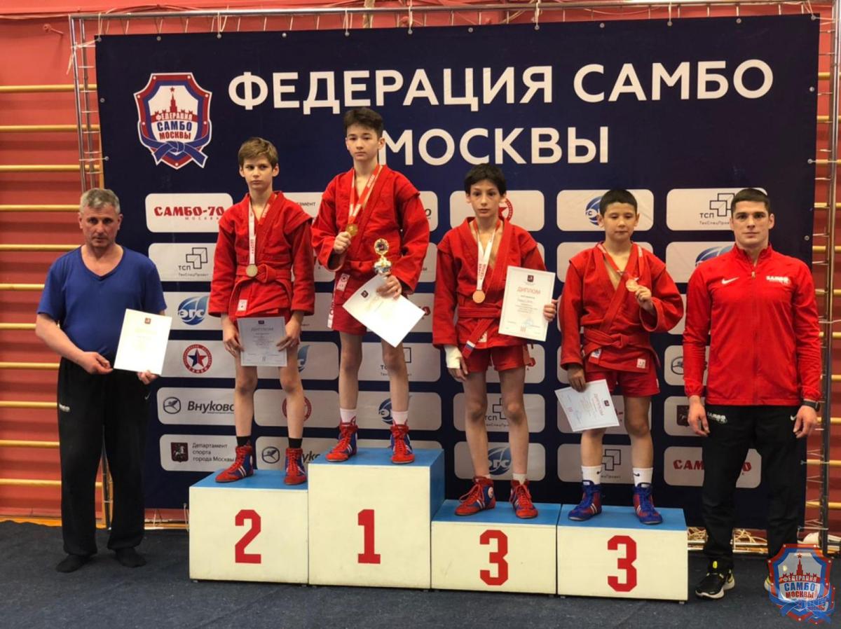 Первенство Москвы по самбо среди юношей и девушек 12-14 лет собрало более 300 самбистов