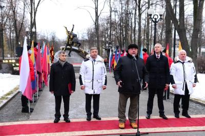 Памятник основоположникам самбо открыли в "Лужниках"