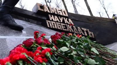 Памятник основоположникам самбо открыли в "Лужниках"