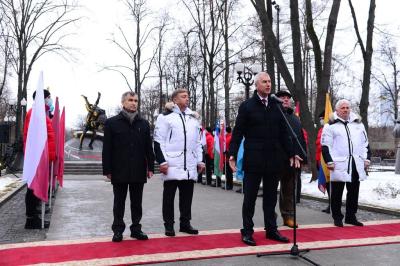 Памятник основоположникам самбо открыли в "Лужниках"