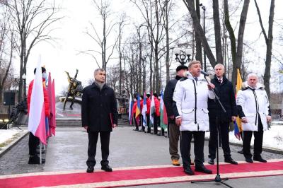 Памятник основоположникам самбо открыли в "Лужниках"