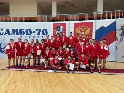 Чемпионат Москвы по самбо среди мужчин и женщин и боевому самбо прошел в "Самбо-70"