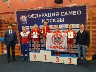 Первенство Москвы по самбо среди юношей и девушек 12-14 лет собрало более 300 самбистов